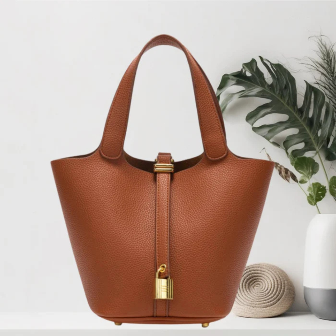 Leyna Handtas | Stoere leren tas met een gouden sluiting