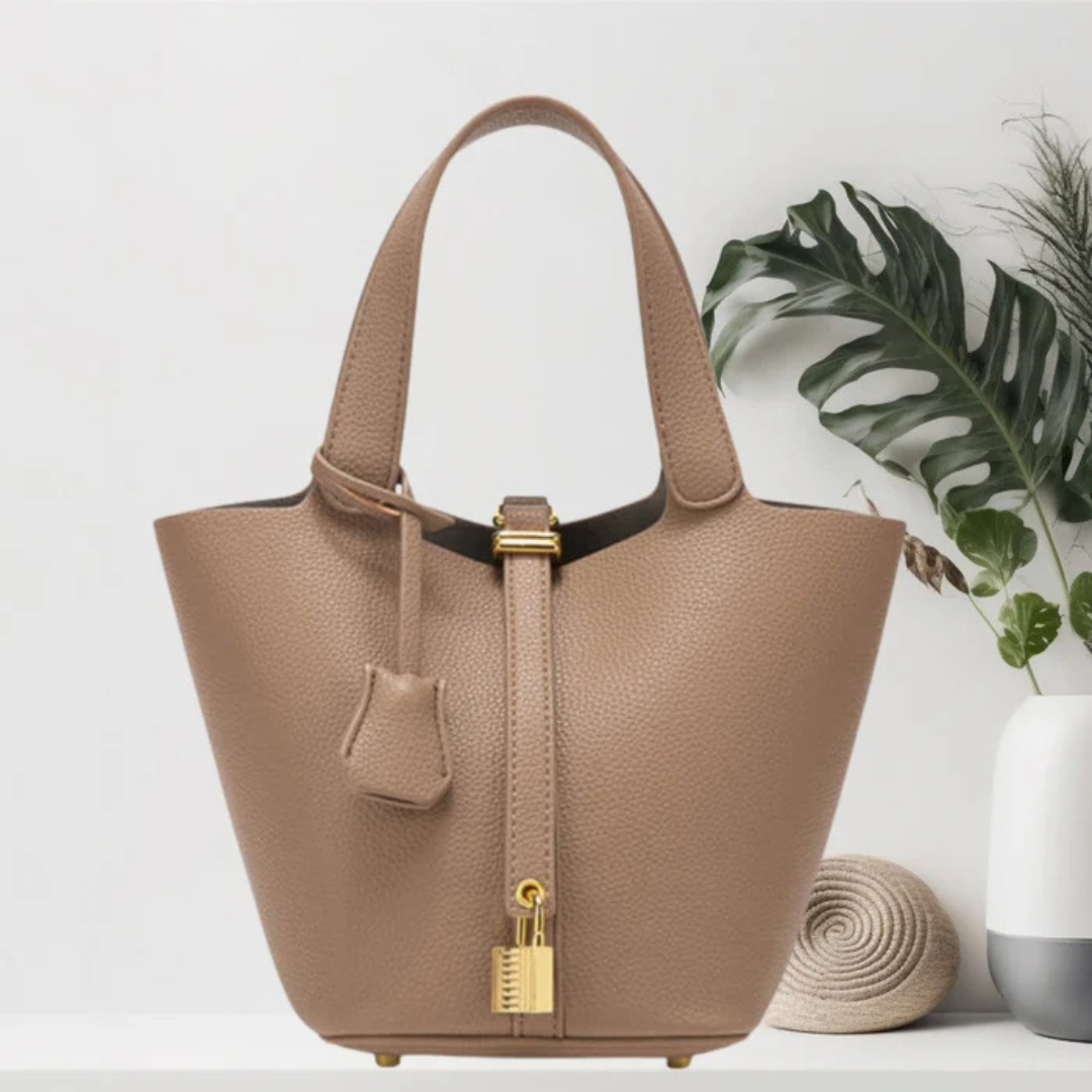 Leyna Handtas | Stoere leren tas met een gouden sluiting