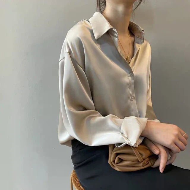 Ivy Satijnen Blouse | Moderne zijden blouse voor dames met knopen